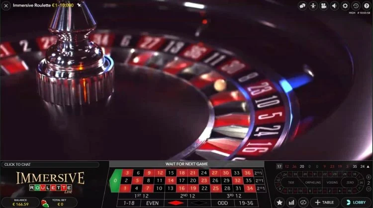 Immersive Roulette live studio van Evolution Gaming met dealer en roulettewiel