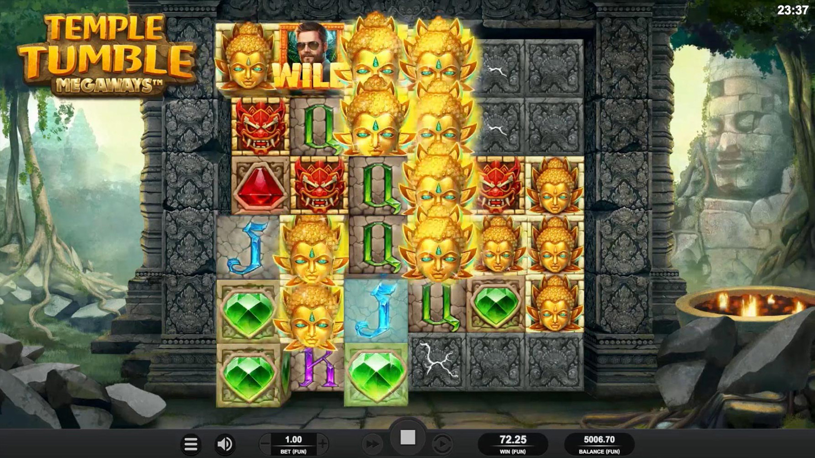 Temple Tumble Megaways main game met jungle tempel symbolen en dynamische rollen