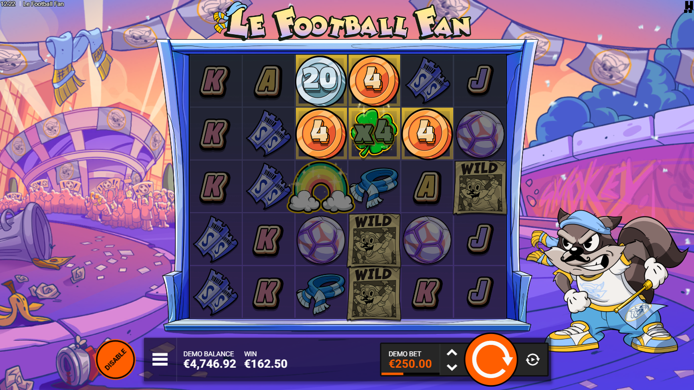 Le Football Fan base game win met clusterwinst en cascades
